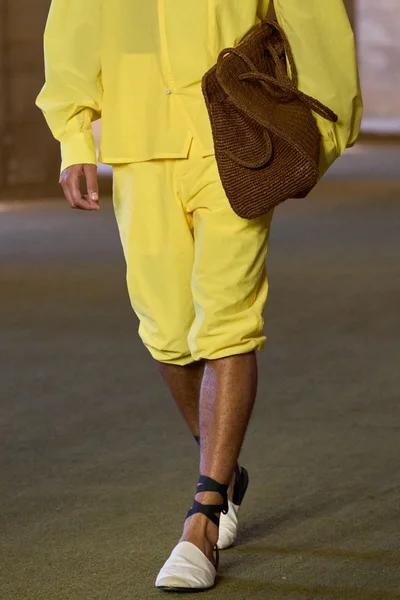 Look 50